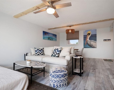 7560 Bay Island Drive S - Photo Thumbnail 8