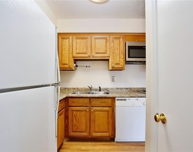 528 Georgetown Drive - Photo Thumbnail 7