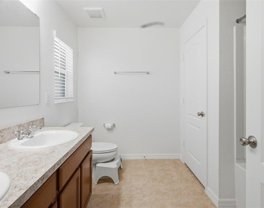 377 Preserve Pointe Boulevard - Photo Thumbnail 15