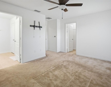 377 Preserve Pointe Boulevard - Photo Thumbnail 14