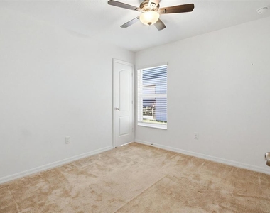 377 Preserve Pointe Boulevard - Photo Thumbnail 16