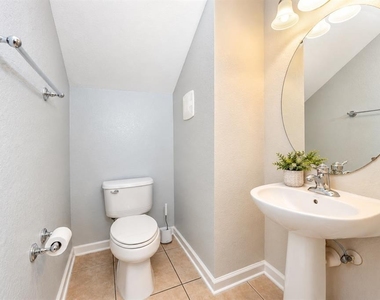 7722 Fairgrove Avenue - Photo Thumbnail 10