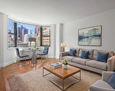 400 East 71st Street - Photo Thumbnail 3
