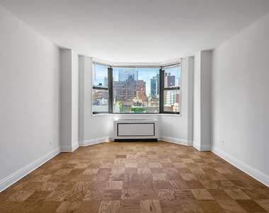 400 East 71st Street - Photo Thumbnail 5