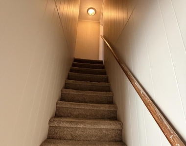168 Summit Street - Photo Thumbnail 7