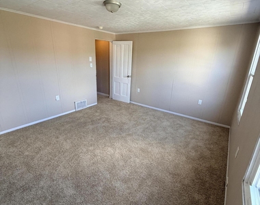 168 Summit Street - Photo Thumbnail 9