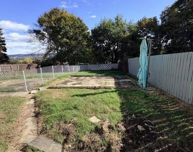 168 Summit Street - Photo Thumbnail 15