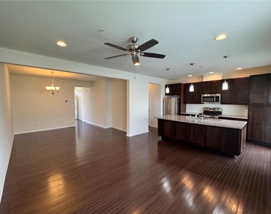 1419 Caspian Street - Photo Thumbnail 5