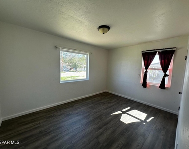 8040 Carpenter Drive - Photo Thumbnail 5