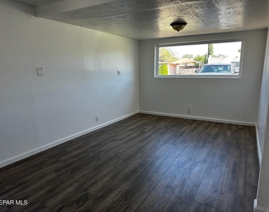 8040 Carpenter Drive - Photo Thumbnail 2