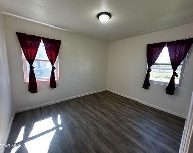 8040 Carpenter Drive - Photo Thumbnail 6