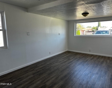 8040 Carpenter Drive - Photo Thumbnail 7