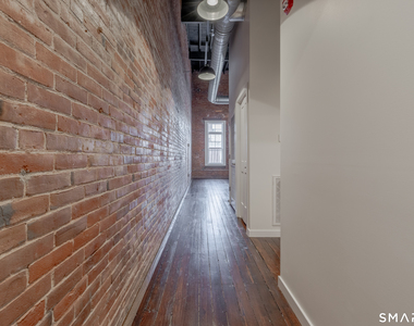 424 Main Street - Photo Thumbnail 4