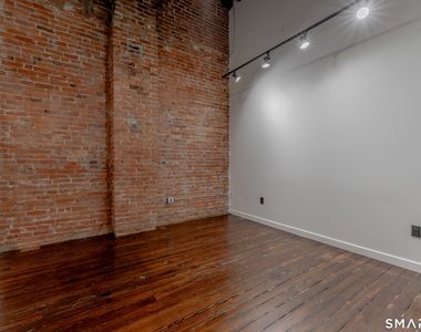 424 Main Street - Photo Thumbnail 6