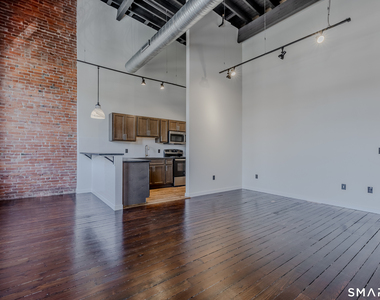 424 Main Street - Photo Thumbnail 2