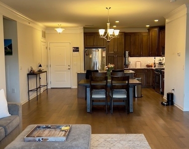 423 Center Meadow Lane - Photo Thumbnail 2