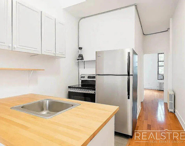 369 Menahan Street - Photo Thumbnail 1