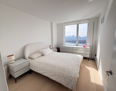 1-15 57th Avenue - Photo Thumbnail 2