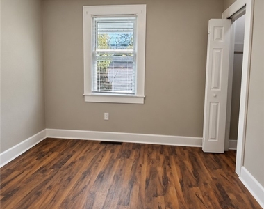 5690 Caughdenoy Road - Photo Thumbnail 8