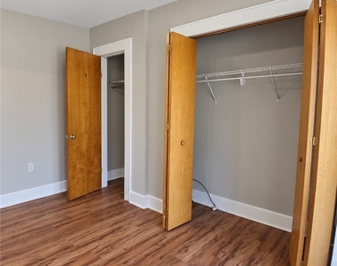 5690 Caughdenoy Road - Photo Thumbnail 7