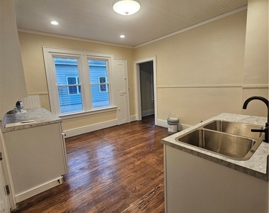 494 Coventry Avenue - Photo Thumbnail 2