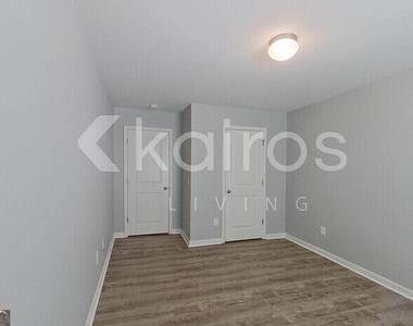 8 Plymouth Court - Photo Thumbnail 17