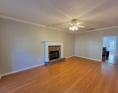 435 Southridge - Photo Thumbnail 1