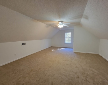435 Southridge - Photo Thumbnail 15