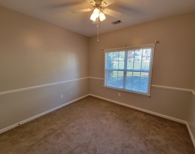 435 Southridge - Photo Thumbnail 13