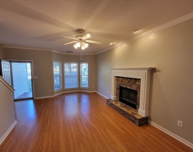 435 Southridge - Photo Thumbnail 2