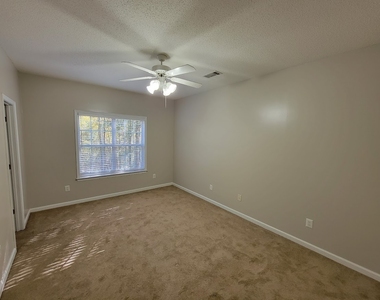 435 Southridge - Photo Thumbnail 7
