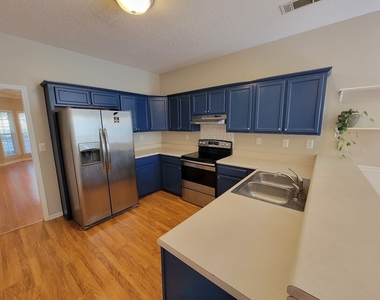 435 Southridge - Photo Thumbnail 3