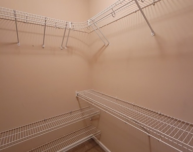 435 Southridge - Photo Thumbnail 8