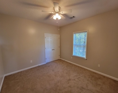 435 Southridge - Photo Thumbnail 14