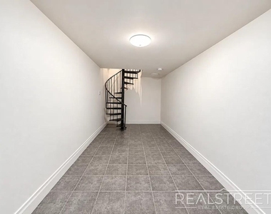 294 Harman Street - Photo Thumbnail 7