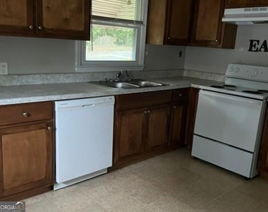 1326 Spellman Avenue - Photo Thumbnail 6