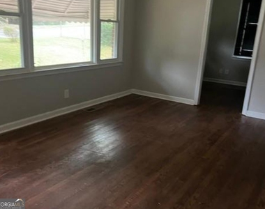 1326 Spellman Avenue - Photo Thumbnail 4