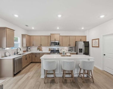 75 Pineview Drive - Photo Thumbnail 8