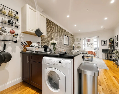 323 East 78th Street - Photo Thumbnail 4