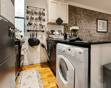 323 East 78th Street - Photo Thumbnail 2