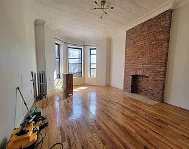 90 Clinton Avenue - Photo Thumbnail 2