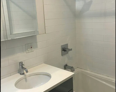 410 Eastern Parkway - Photo Thumbnail 9