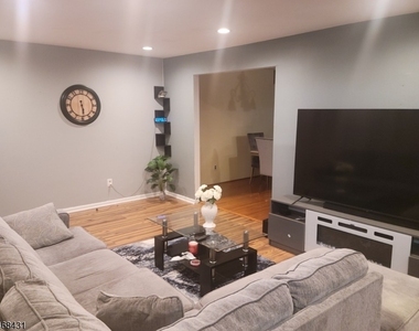 24 Peachtree Ln - Photo Thumbnail 2