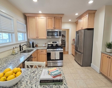 634 W Broad St - Photo Thumbnail 1