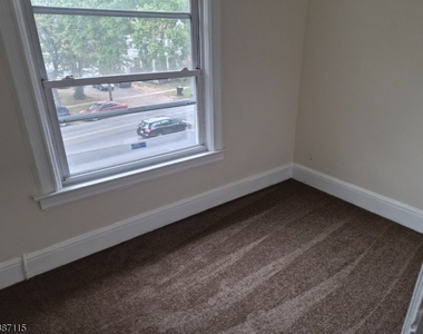 510 E 7th Street - Photo Thumbnail 3