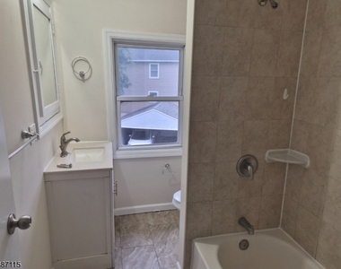 510 E 7th Street - Photo Thumbnail 6
