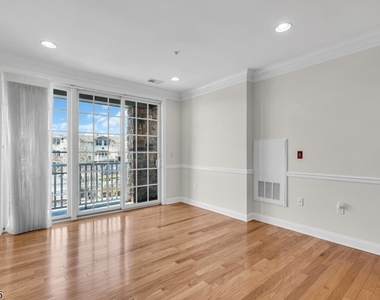 268 Victoria Drive - Photo Thumbnail 8