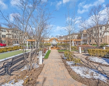 268 Victoria Drive - Photo Thumbnail 2
