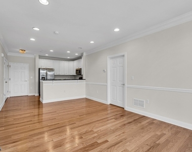 268 Victoria Drive - Photo Thumbnail 10