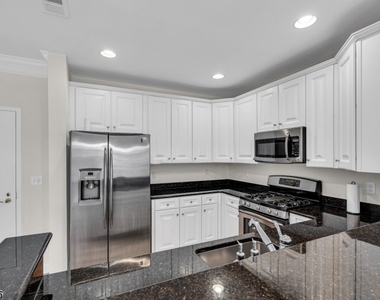 268 Victoria Drive - Photo Thumbnail 5